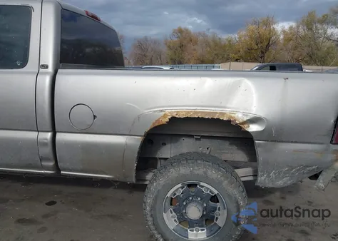 2001 Chevrolet Silverado 2500Hd Lt z USA, uszkodzony, nr VIN 1GCHK29111E344722